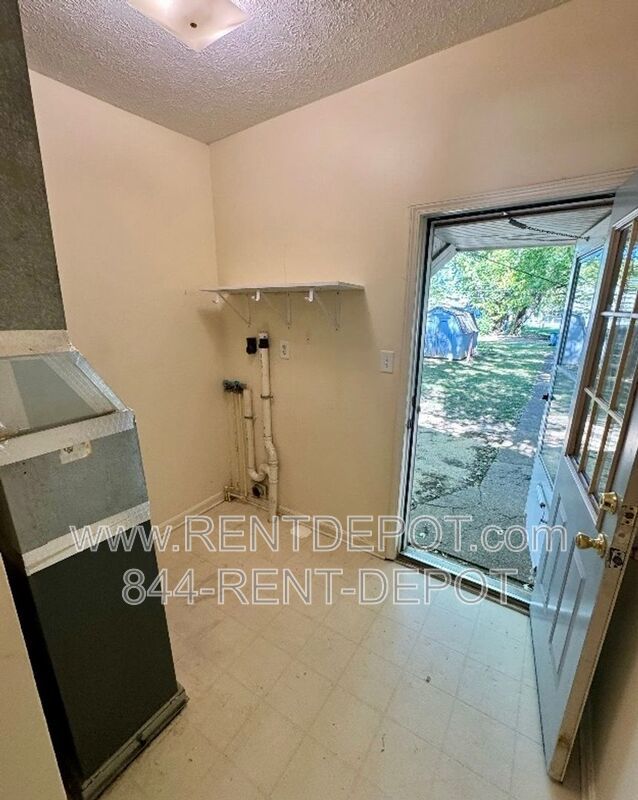 Adorable 2 Bedroom Bungalow For Rent property image