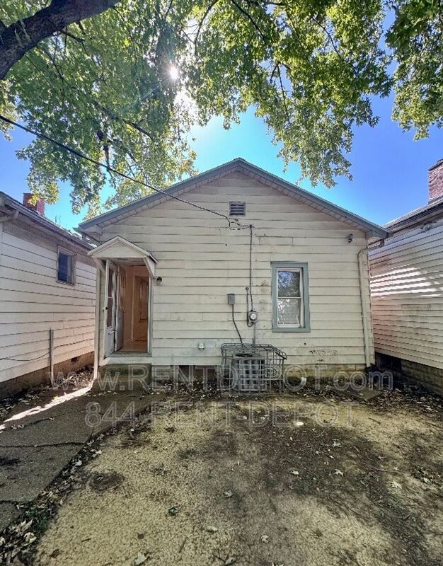 Adorable 2 Bedroom Bungalow For Rent property image